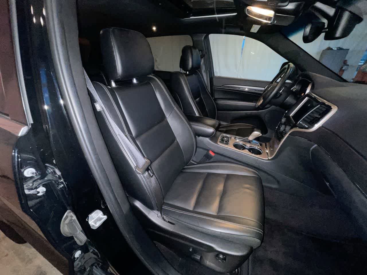 Thumbnail: 2017 Jeep Grand Cherokee - 25