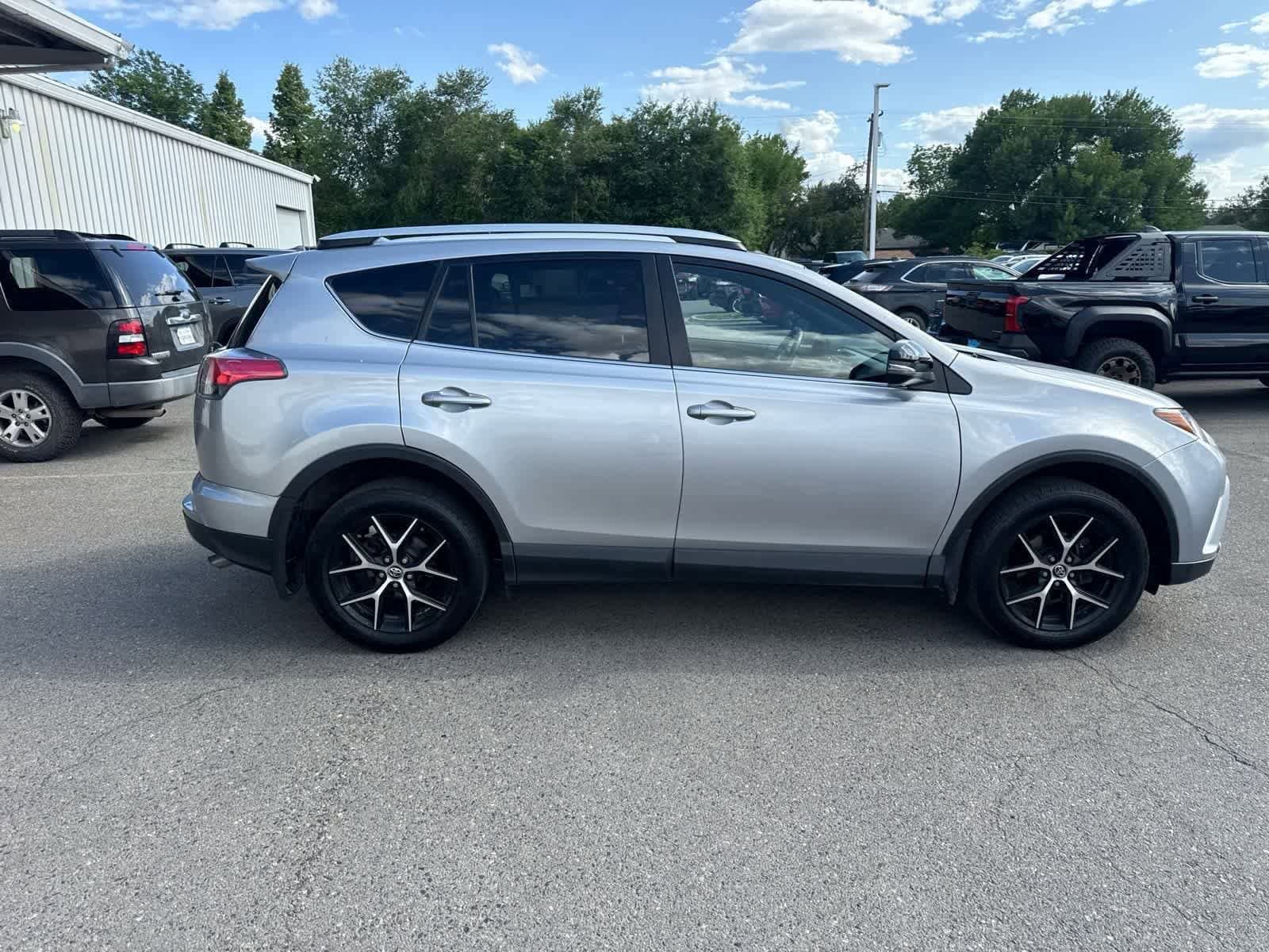 Thumbnail: 2016 Toyota RAV4 - 16