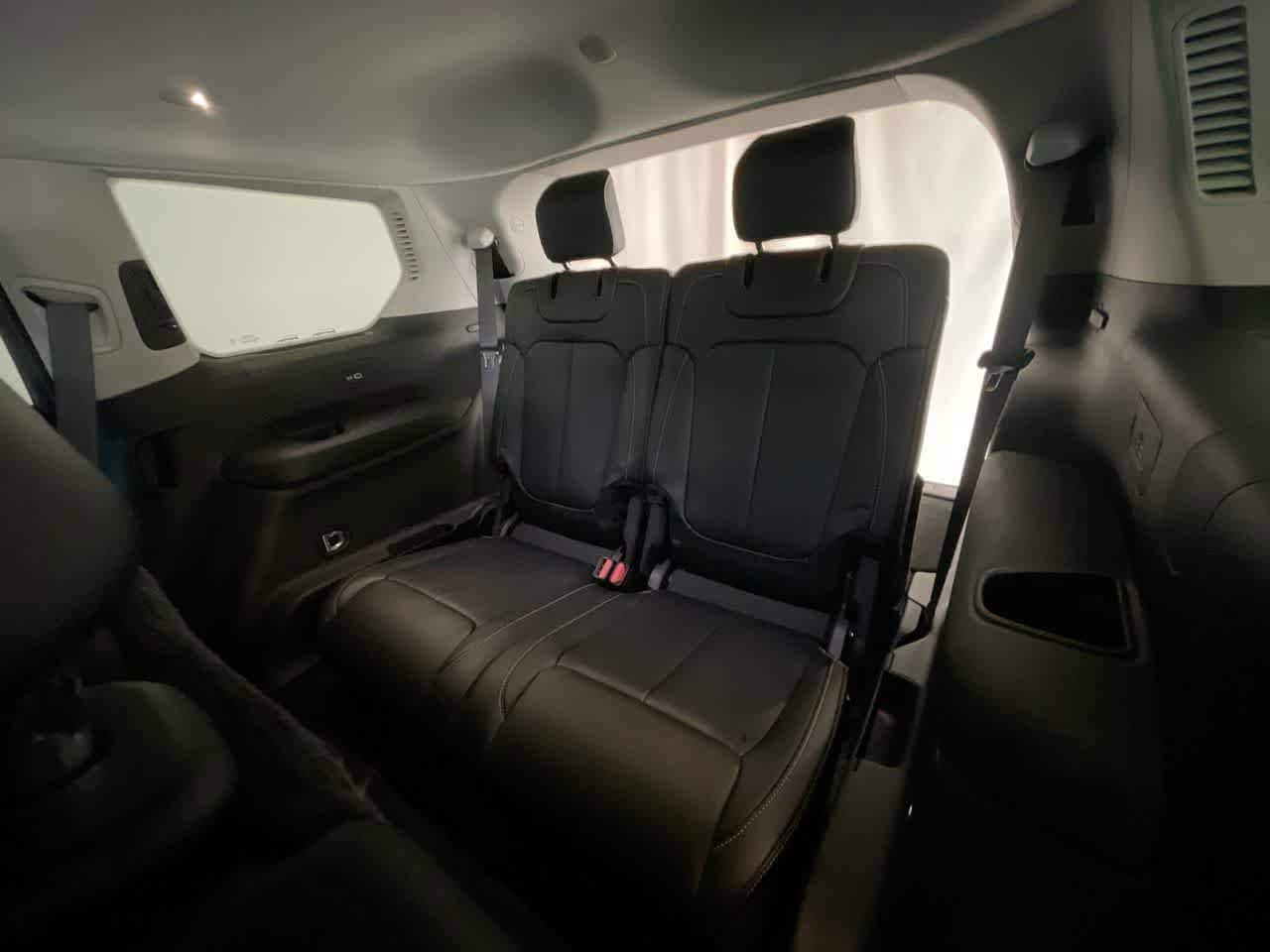 Thumbnail: 2021 Jeep Grand Cherokee L - 23