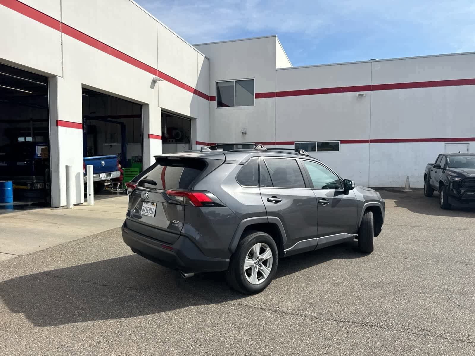 Thumbnail: 2021 Toyota RAV4 - 17
