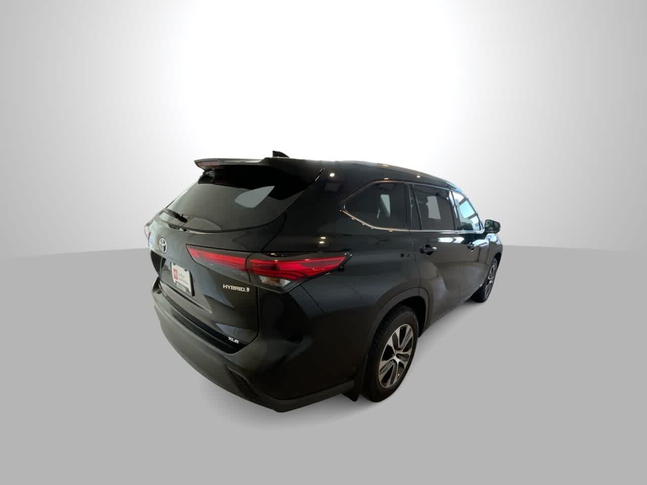 Thumbnail: 2022 Toyota Highlander - 8