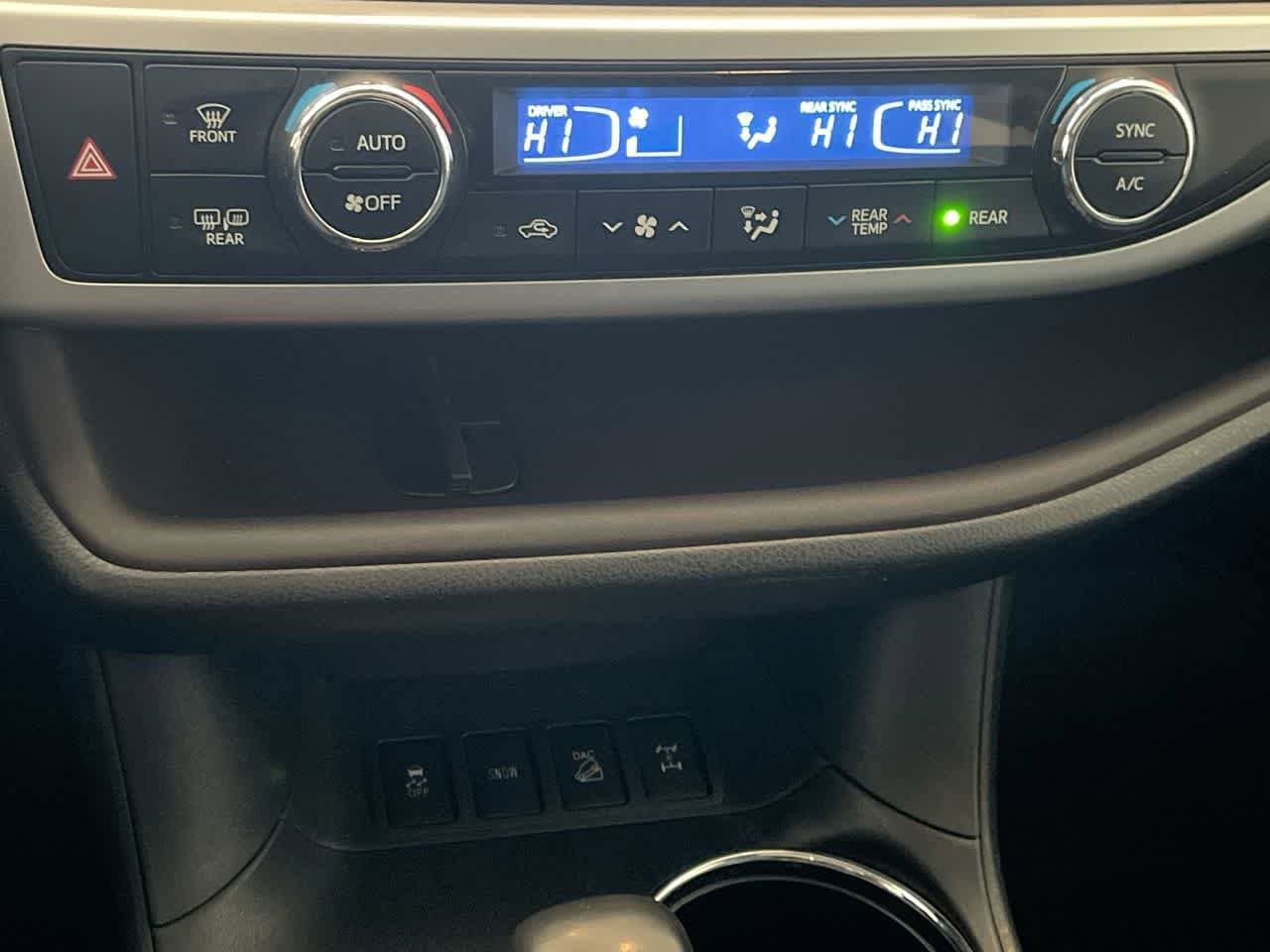 Thumbnail: 2015 Toyota Highlander - 18