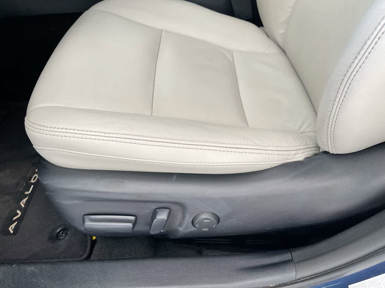 Thumbnail: 2013 Toyota Avalon - 12