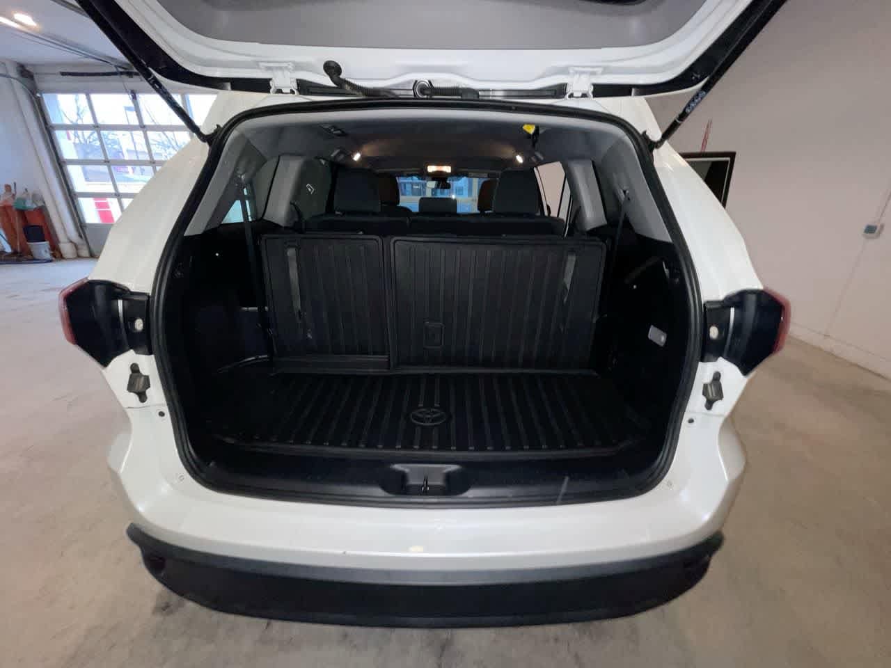 Thumbnail: 2019 Toyota Highlander - 23