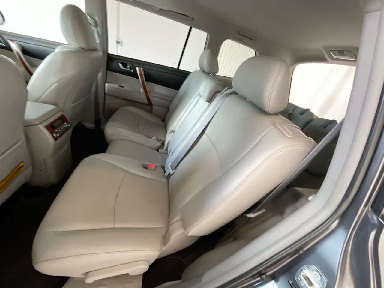 Thumbnail: 2011 Toyota Highlander - 23