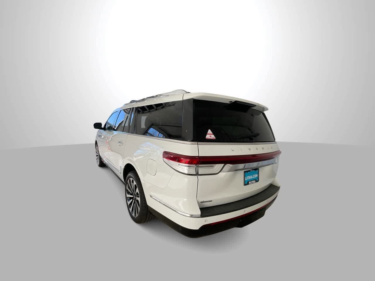 Thumbnail: 2022 Lincoln Navigator L - 6