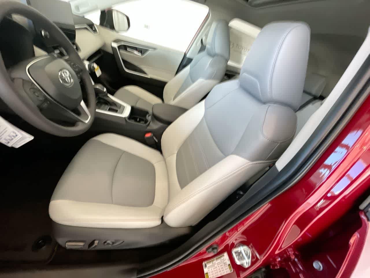 Thumbnail: 2025 Toyota RAV4 - 11