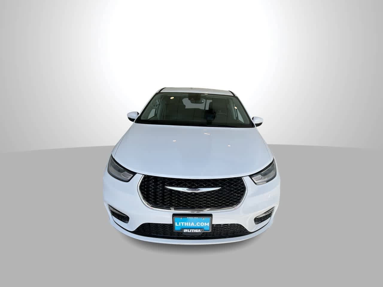 Thumbnail: 2023 Chrysler Pacifica - 3