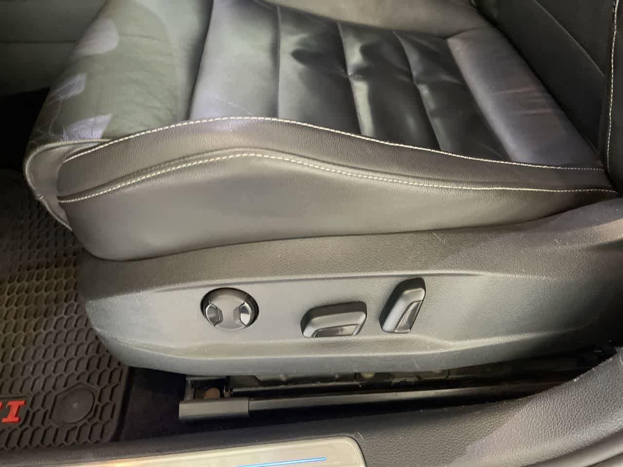 Thumbnail: 2016 Volkswagen Golf - 12