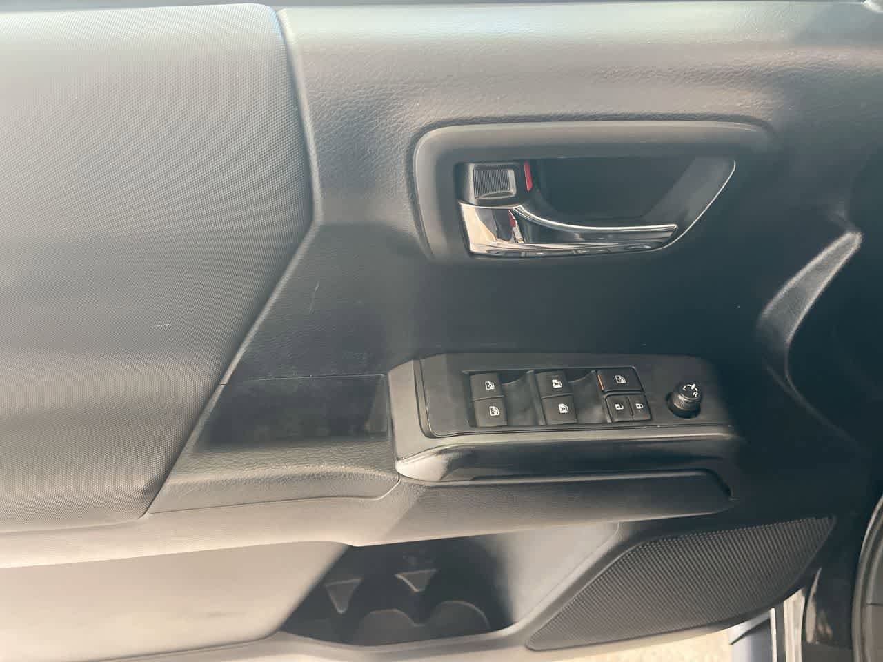 Thumbnail: 2019 Toyota Tacoma - 13