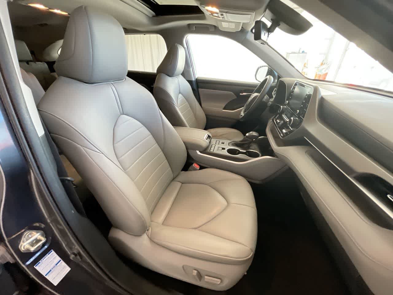 Thumbnail: 2020 Toyota Highlander - 26