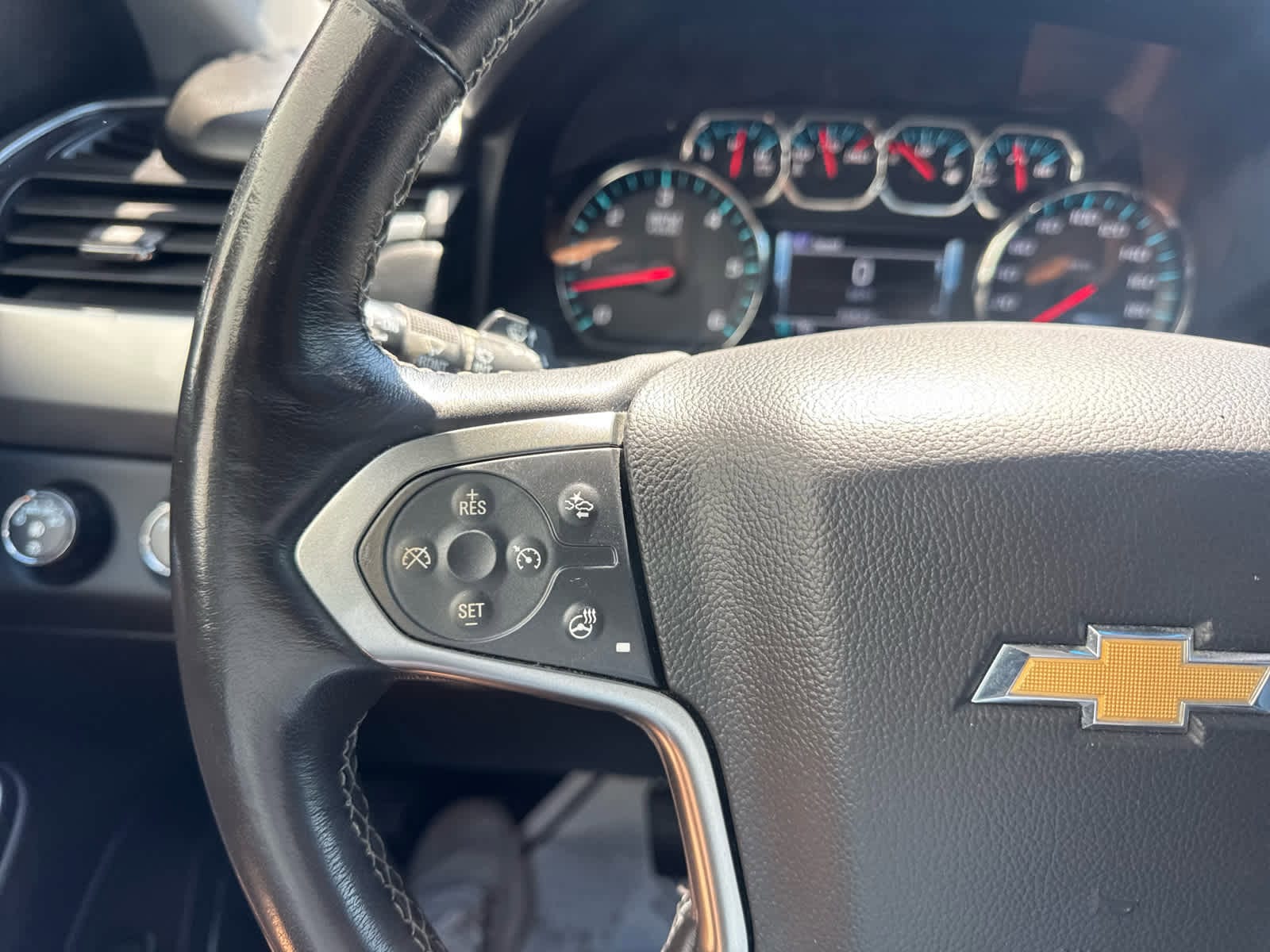 Thumbnail: 2018 Chevrolet Tahoe - 32