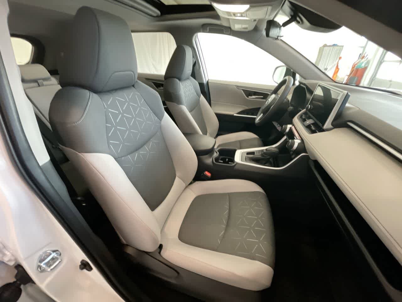 Thumbnail: 2025 Toyota RAV4 - 25