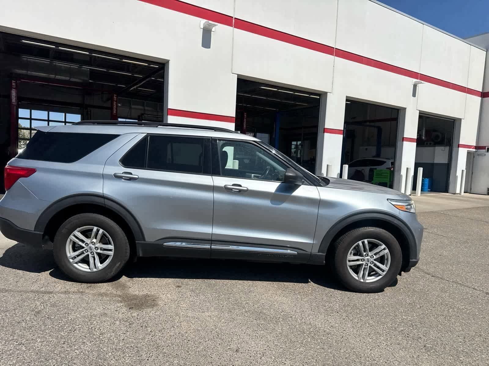2022 Ford Explorer XLT photo 2