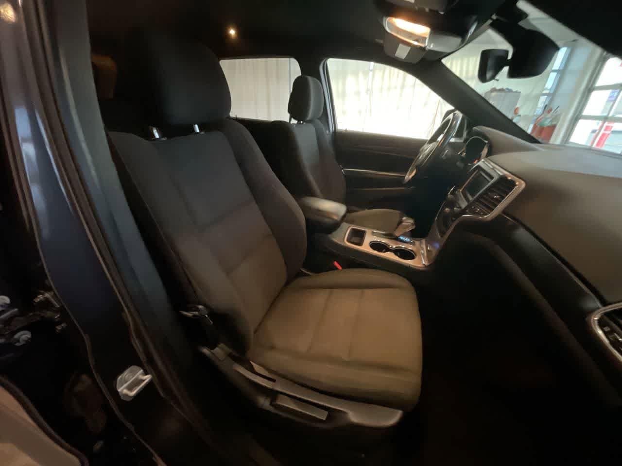 Thumbnail: 2017 Jeep Grand Cherokee - 24