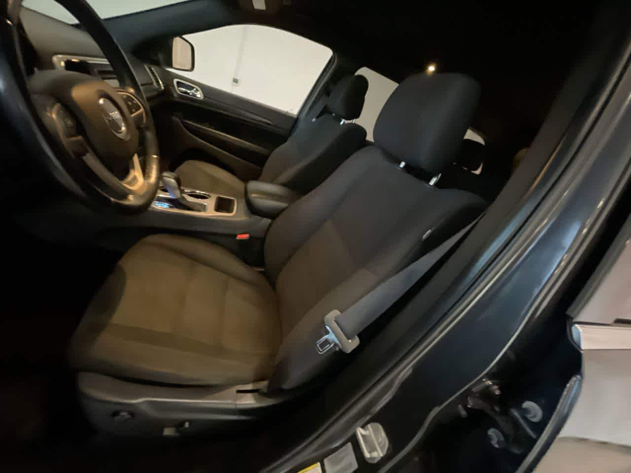 Thumbnail: 2017 Jeep Grand Cherokee - 11