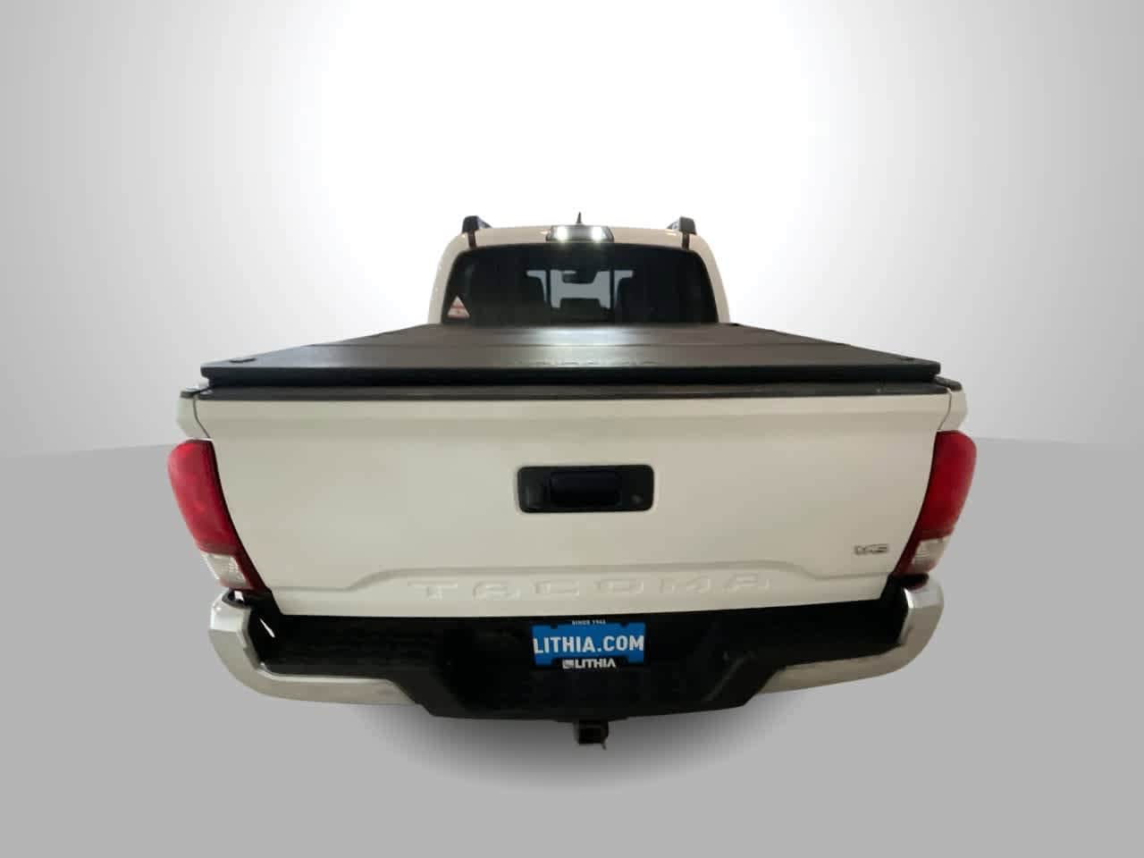 Thumbnail: 2018 Toyota Tacoma - 7