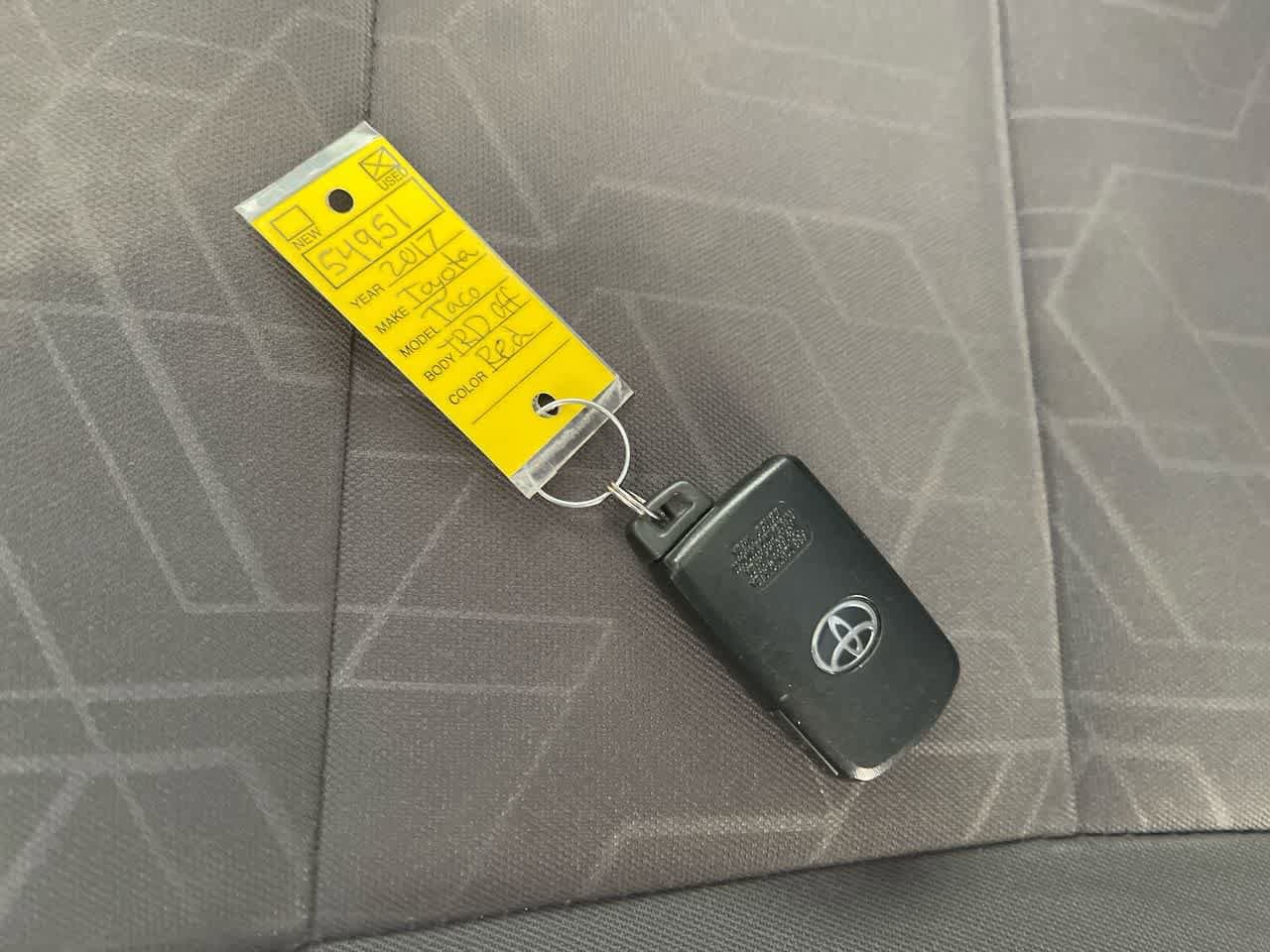 Thumbnail: 2017 Toyota Tacoma - 27