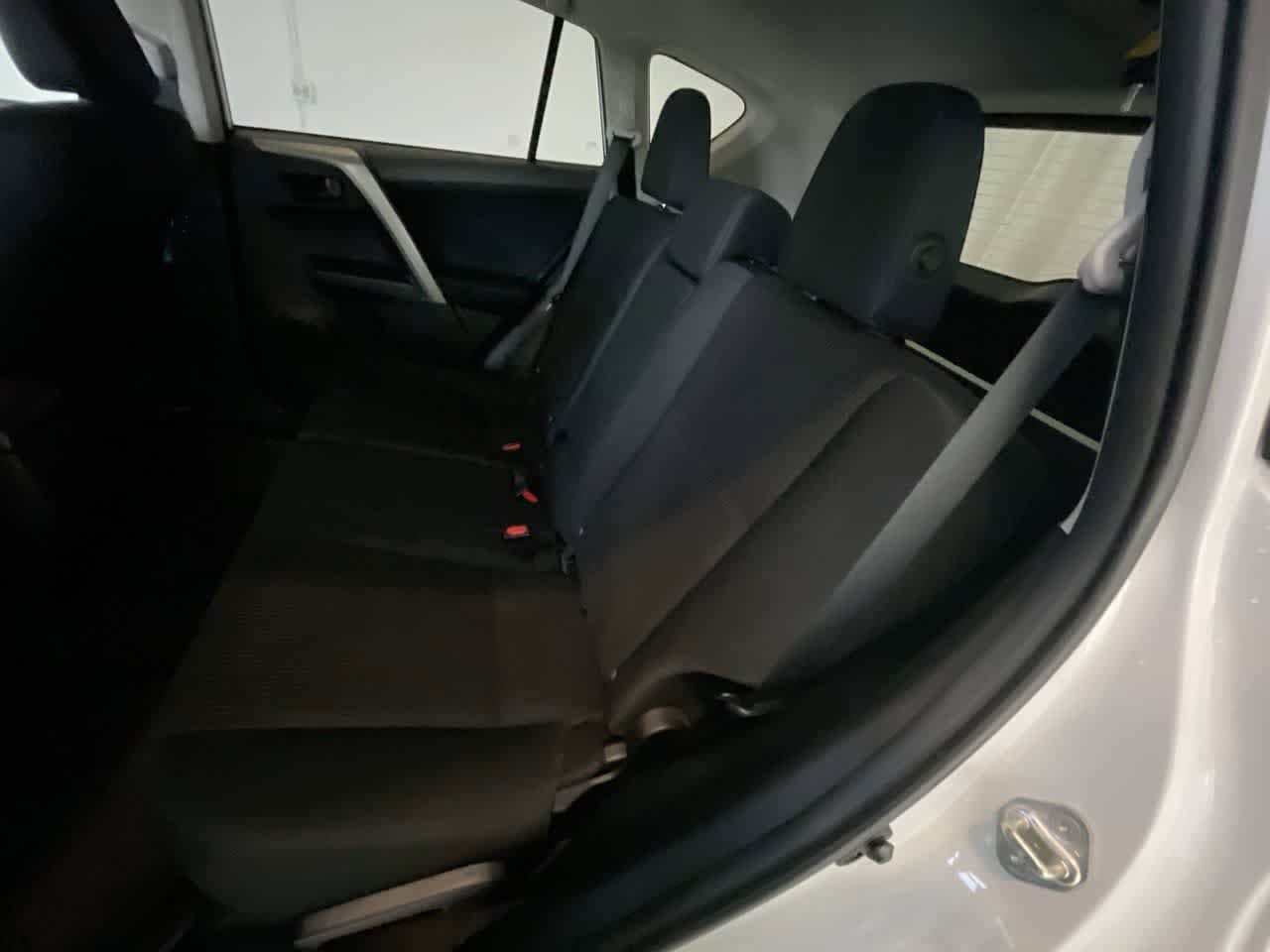 Thumbnail: 2018 Toyota RAV4 - 21