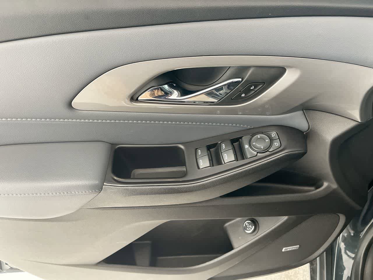 Thumbnail: 2020 Chevrolet Traverse - 13