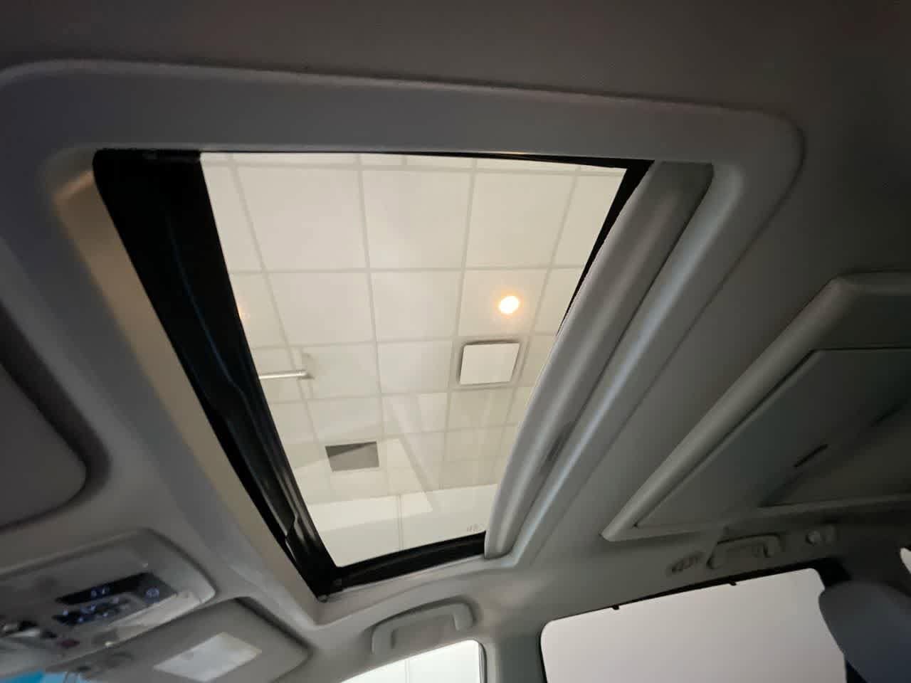 Thumbnail: 2016 Toyota Sienna - 22