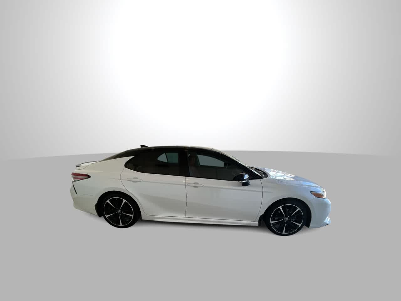 Thumbnail: 2018 Toyota Camry - 9