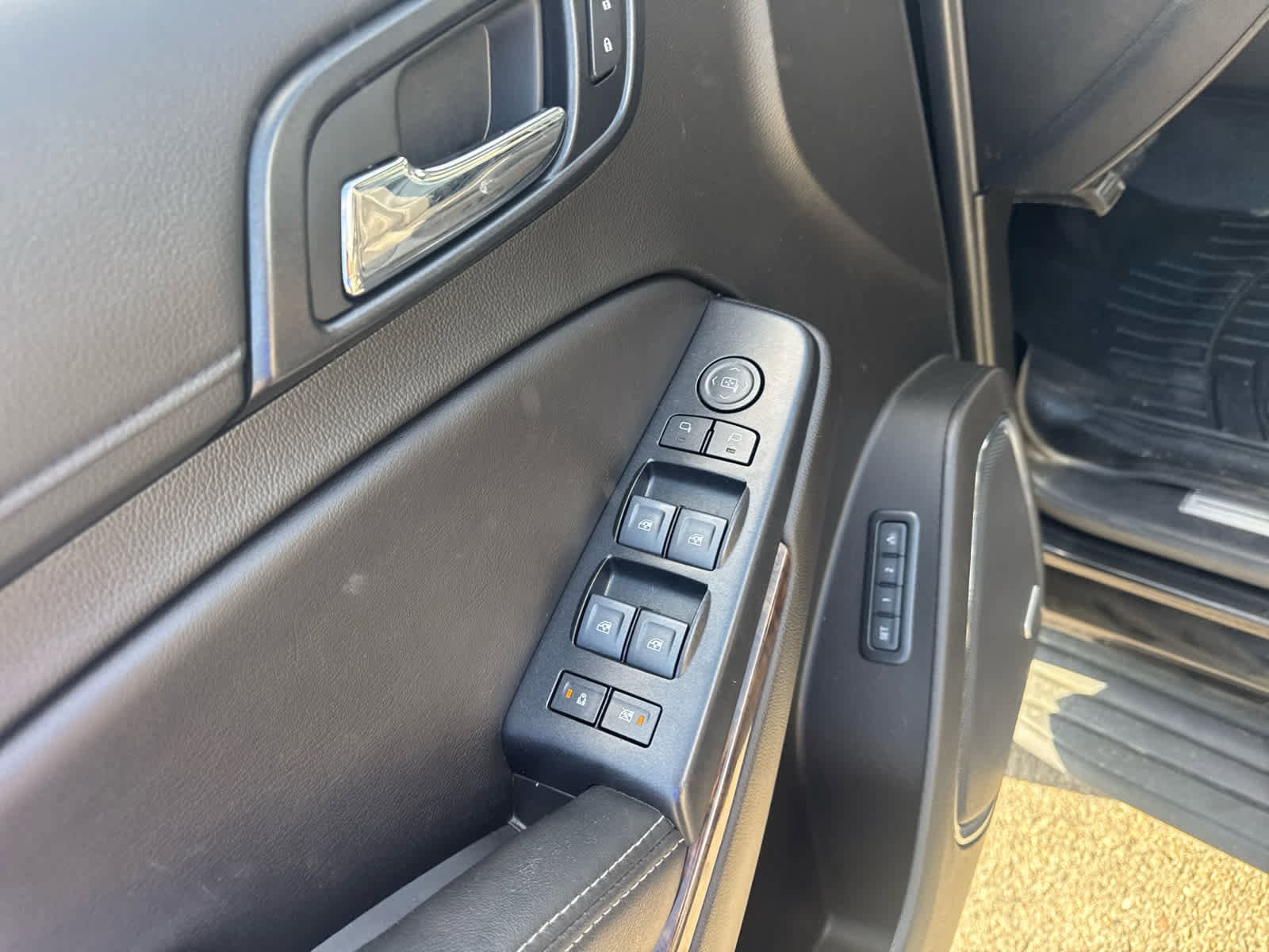Thumbnail: 2018 Chevrolet Suburban - 27