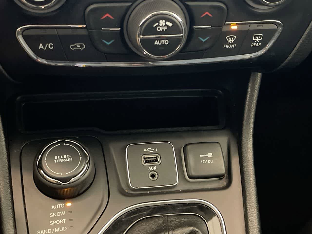 Thumbnail: 2019 Jeep Cherokee - 19