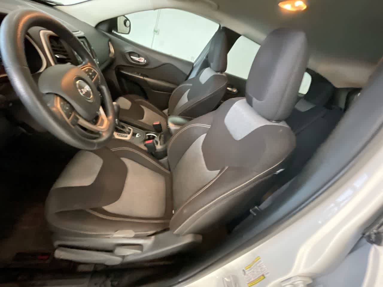 Thumbnail: 2015 Jeep Cherokee - 11