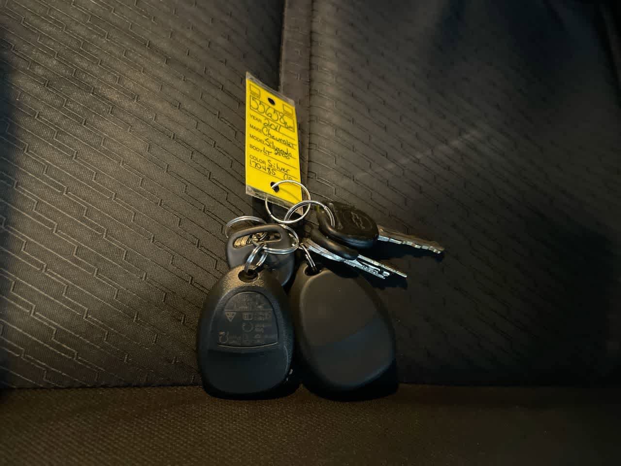 Thumbnail: 2011 Chevrolet Silverado 2500 - 25