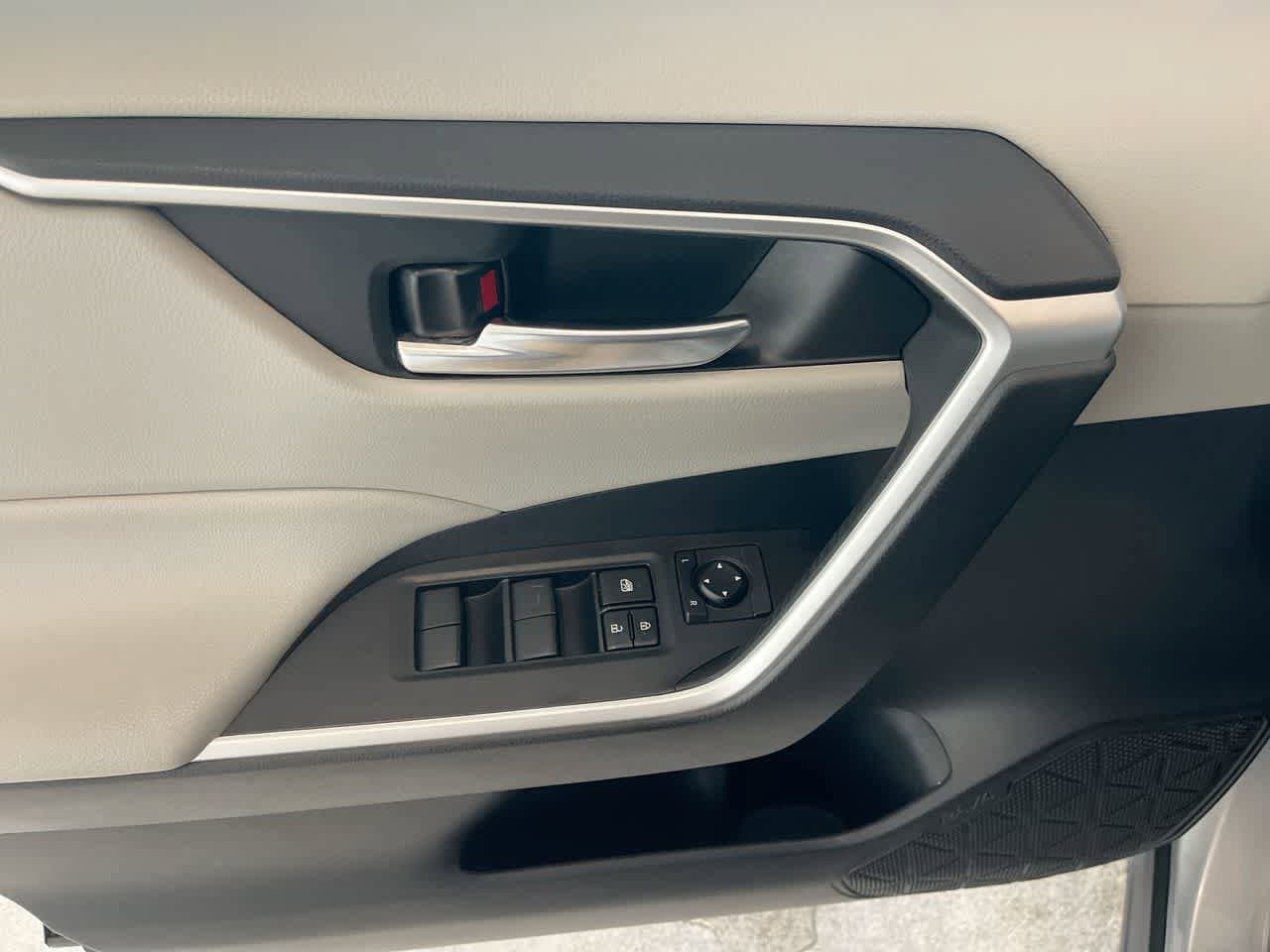 Thumbnail: 2021 Toyota RAV4 - 13