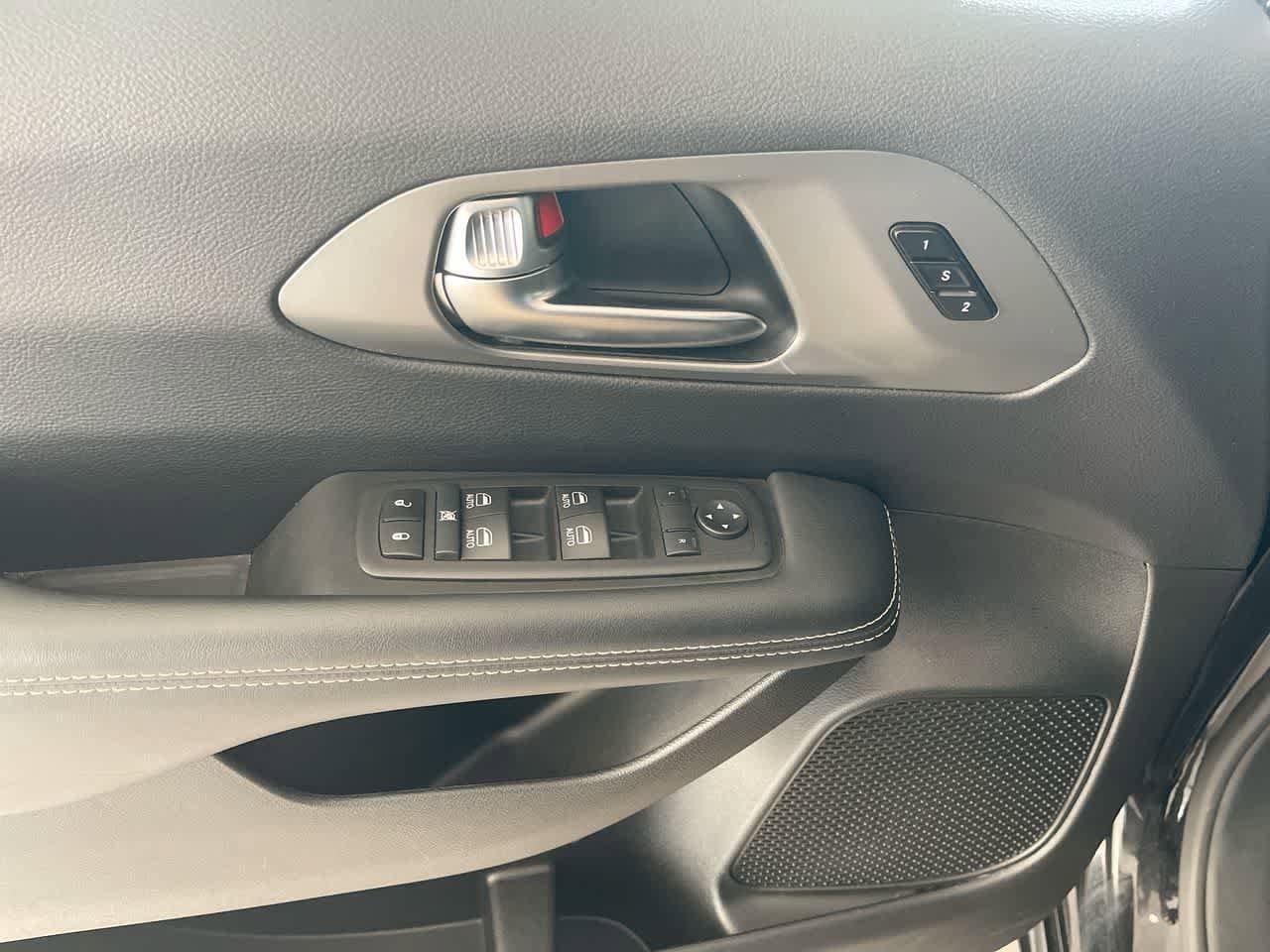 Thumbnail: 2025 Chrysler Pacifica - 13