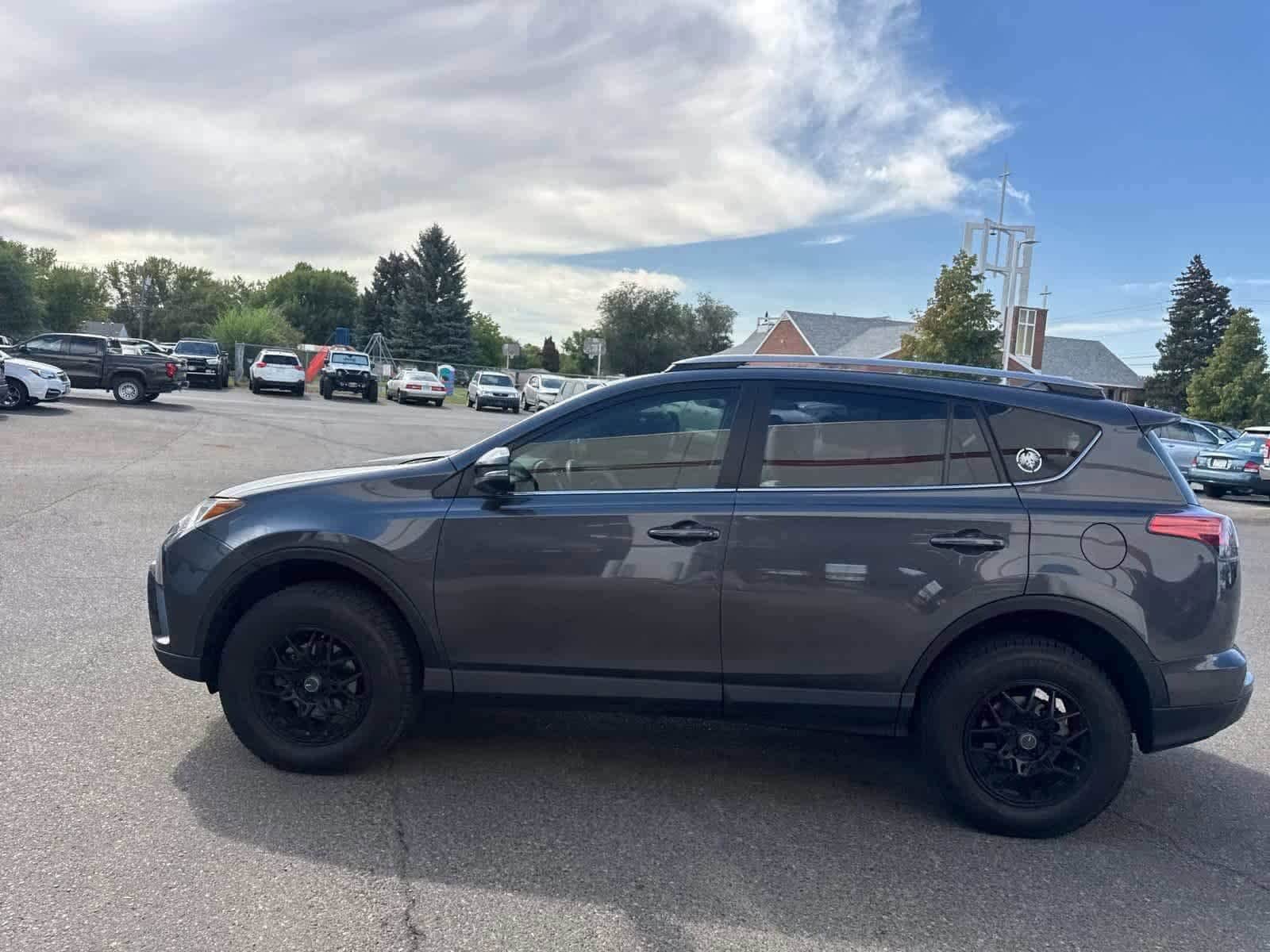 Thumbnail: 2018 Toyota RAV4 - 20