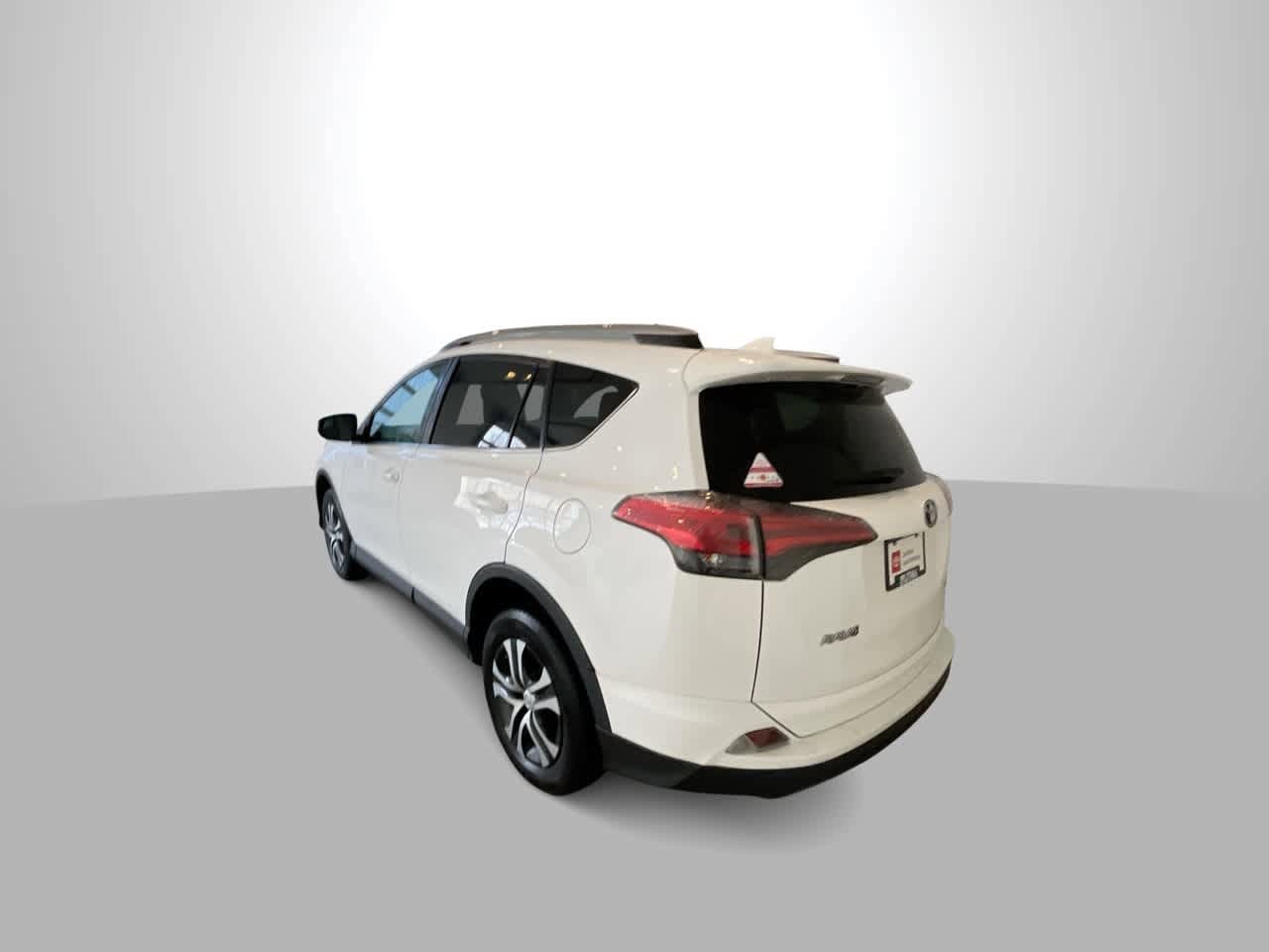 Thumbnail: 2018 Toyota RAV4 - 6