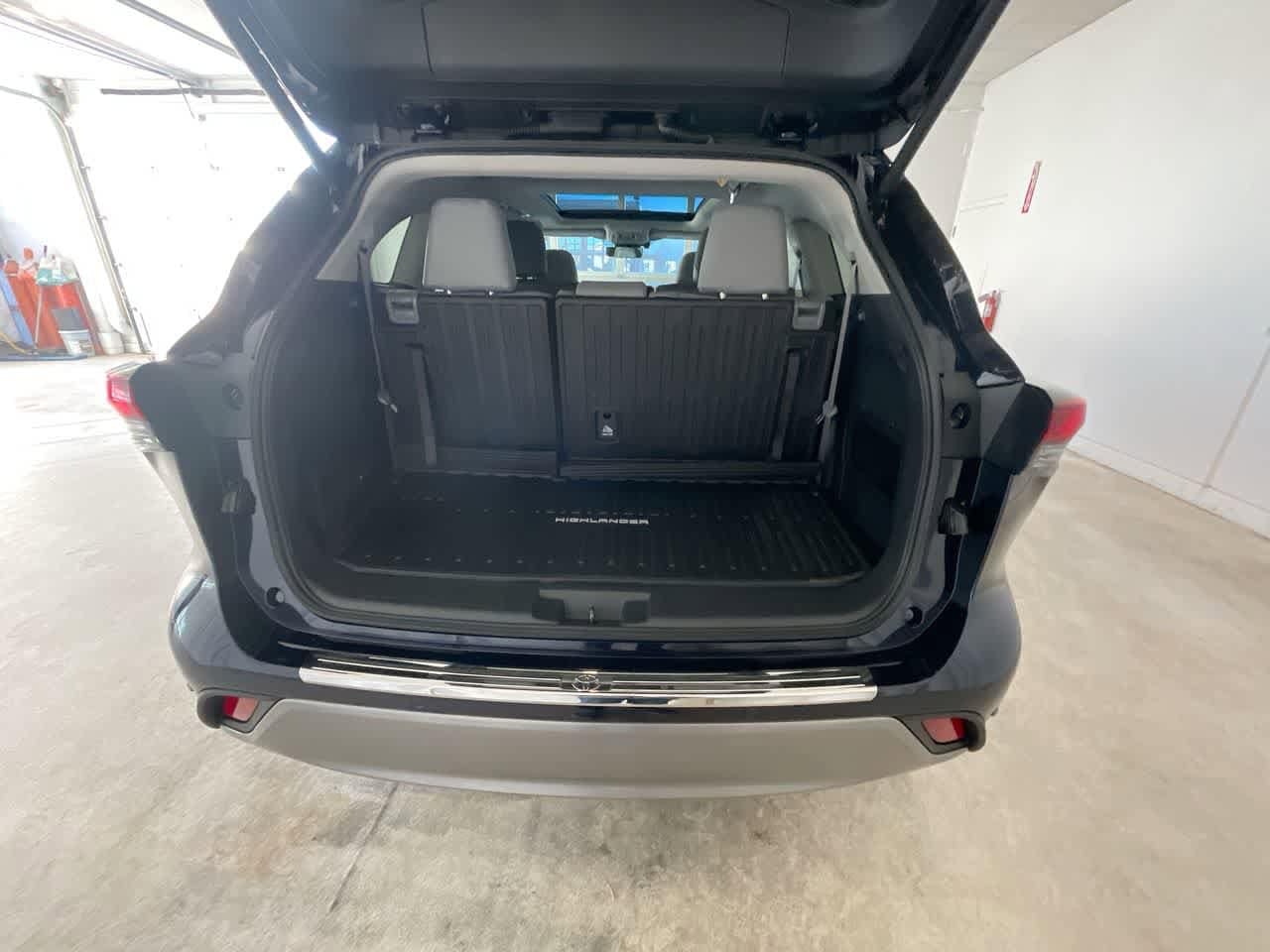 Thumbnail: 2026 Toyota Highlander - 25