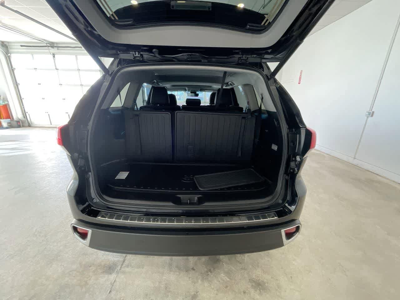 Thumbnail: 2019 Toyota Highlander - 25