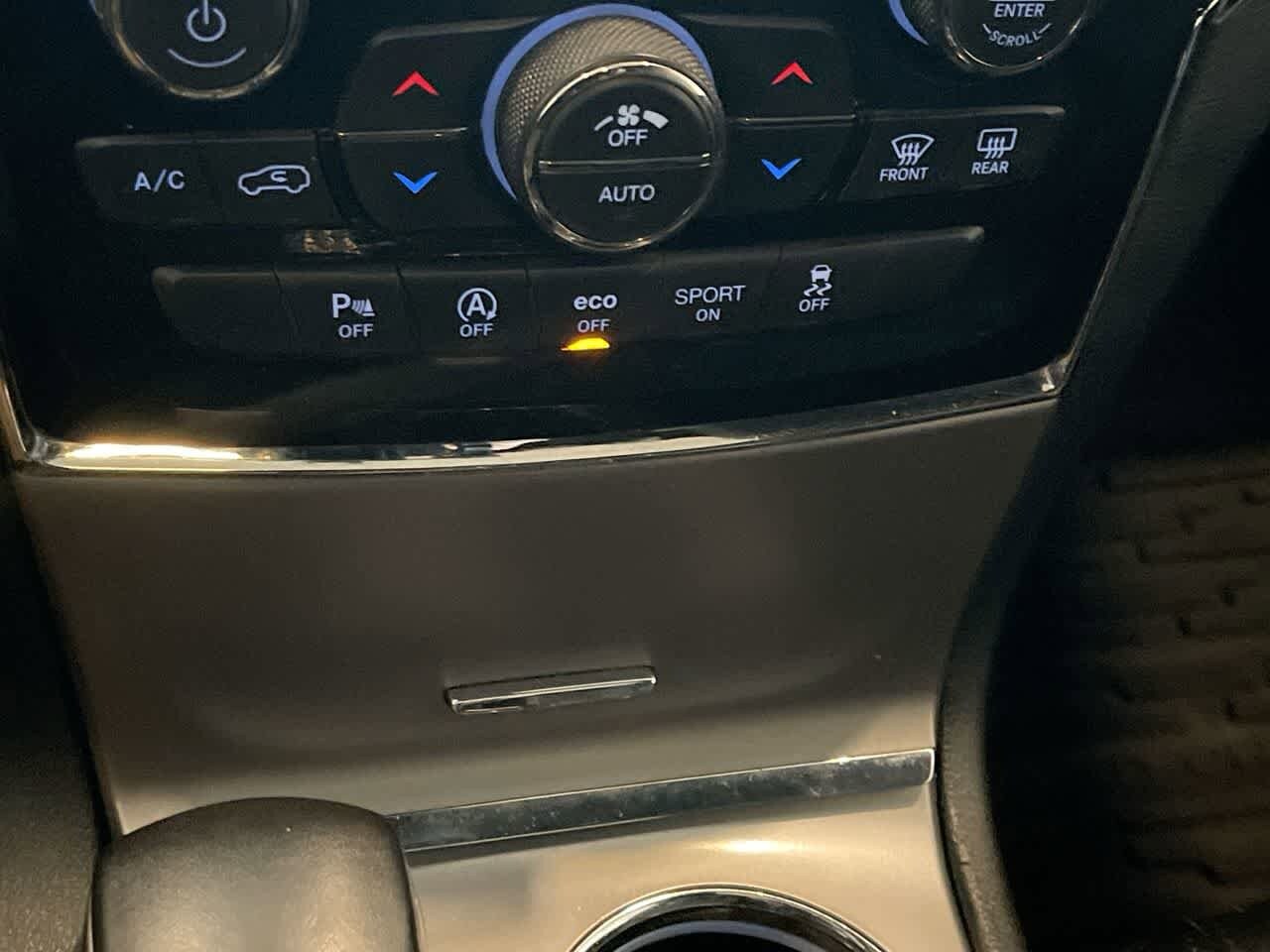 Thumbnail: 2022 Jeep Grand Cherokee - 19