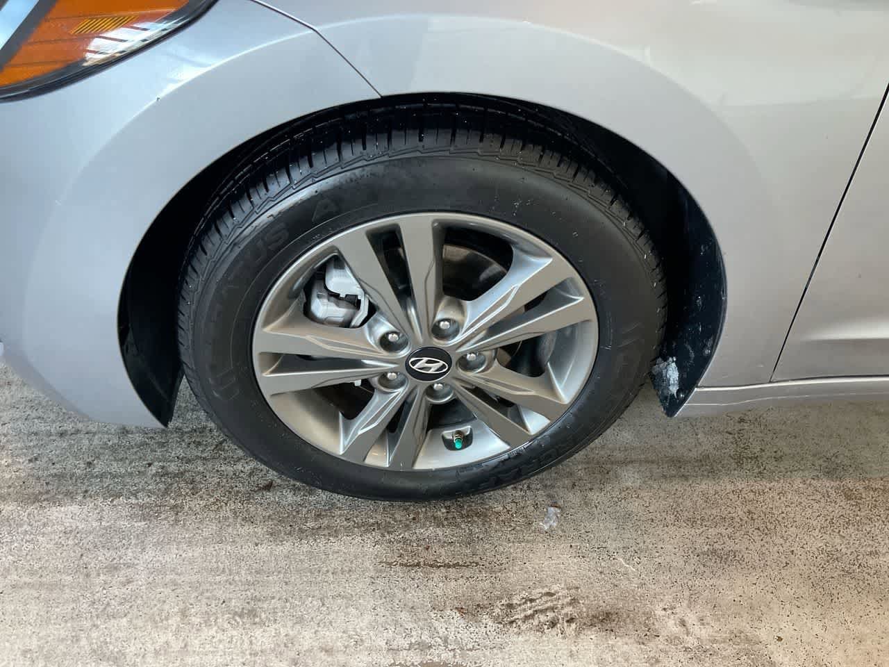 Thumbnail: 2017 Hyundai Elantra - 10