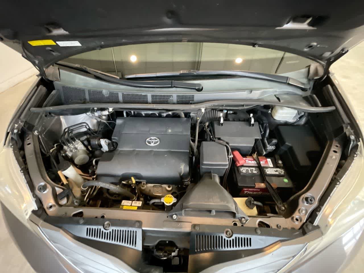 Thumbnail: 2014 Toyota Sienna - 25