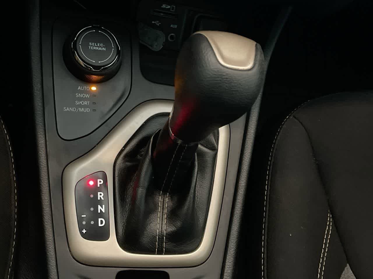 Thumbnail: 2015 Jeep Cherokee - 20