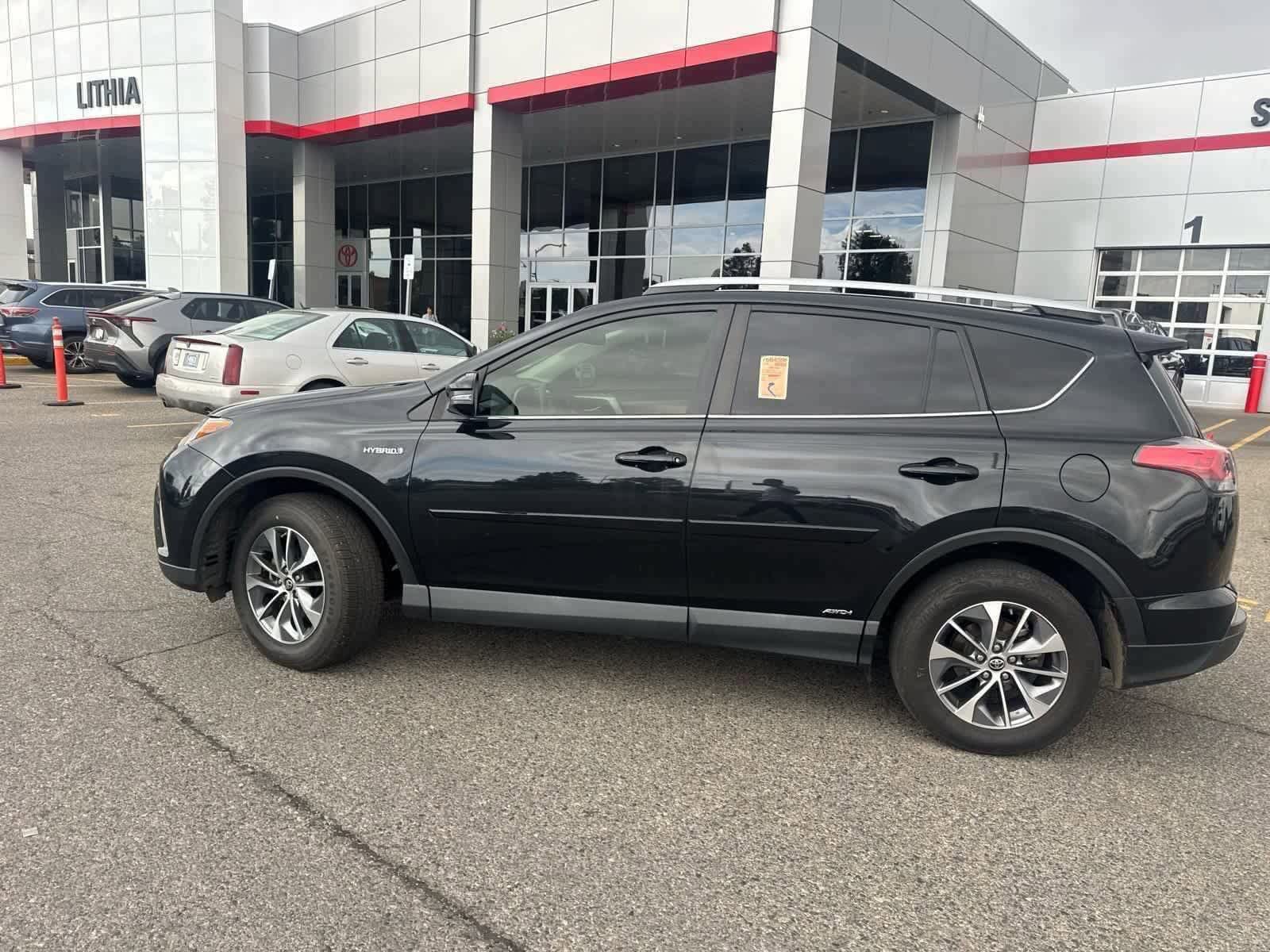 Thumbnail: 2016 Toyota RAV4 - 28