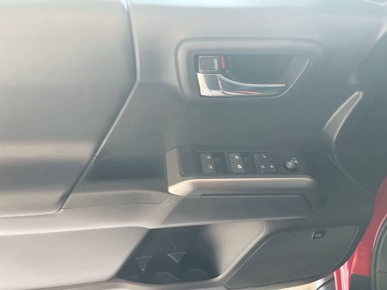 Thumbnail: 2022 Toyota Tacoma - 13