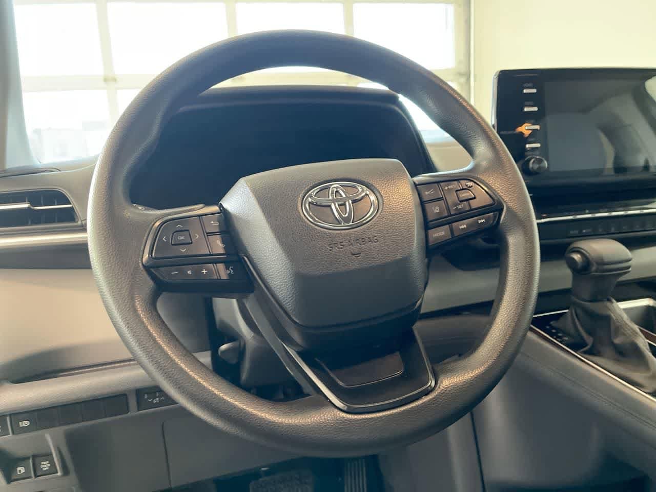 Thumbnail: 2023 Toyota Sienna - 14