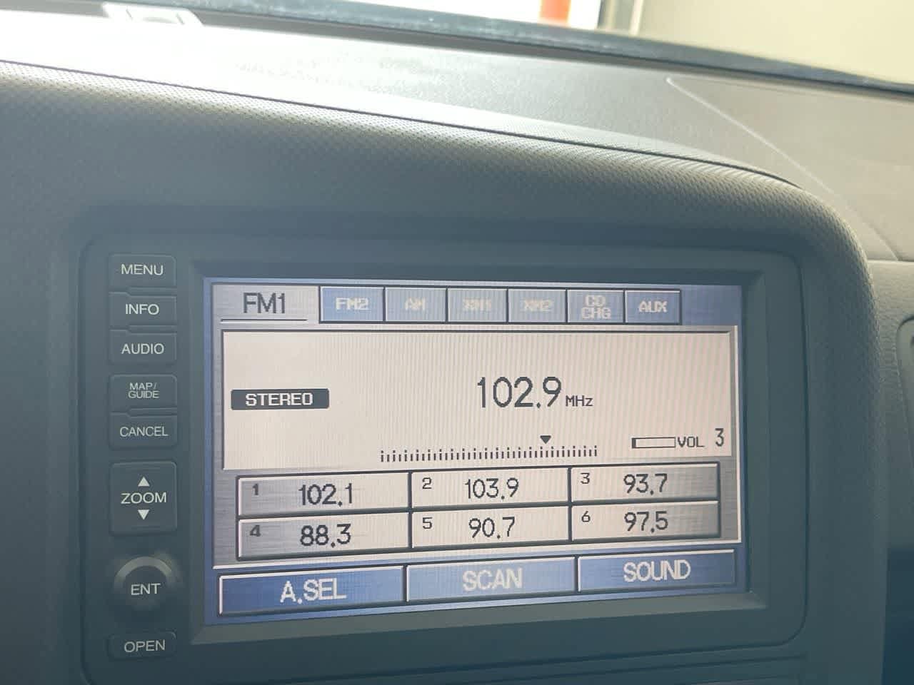 Thumbnail: 2011 Honda Ridgeline - 16