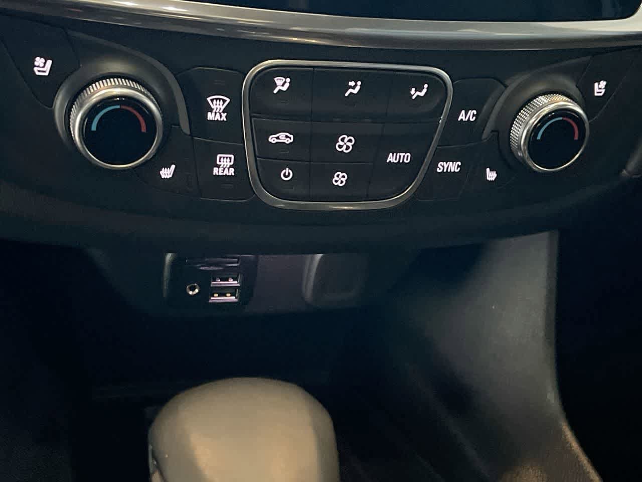 Thumbnail: 2023 Chevrolet Traverse - 19