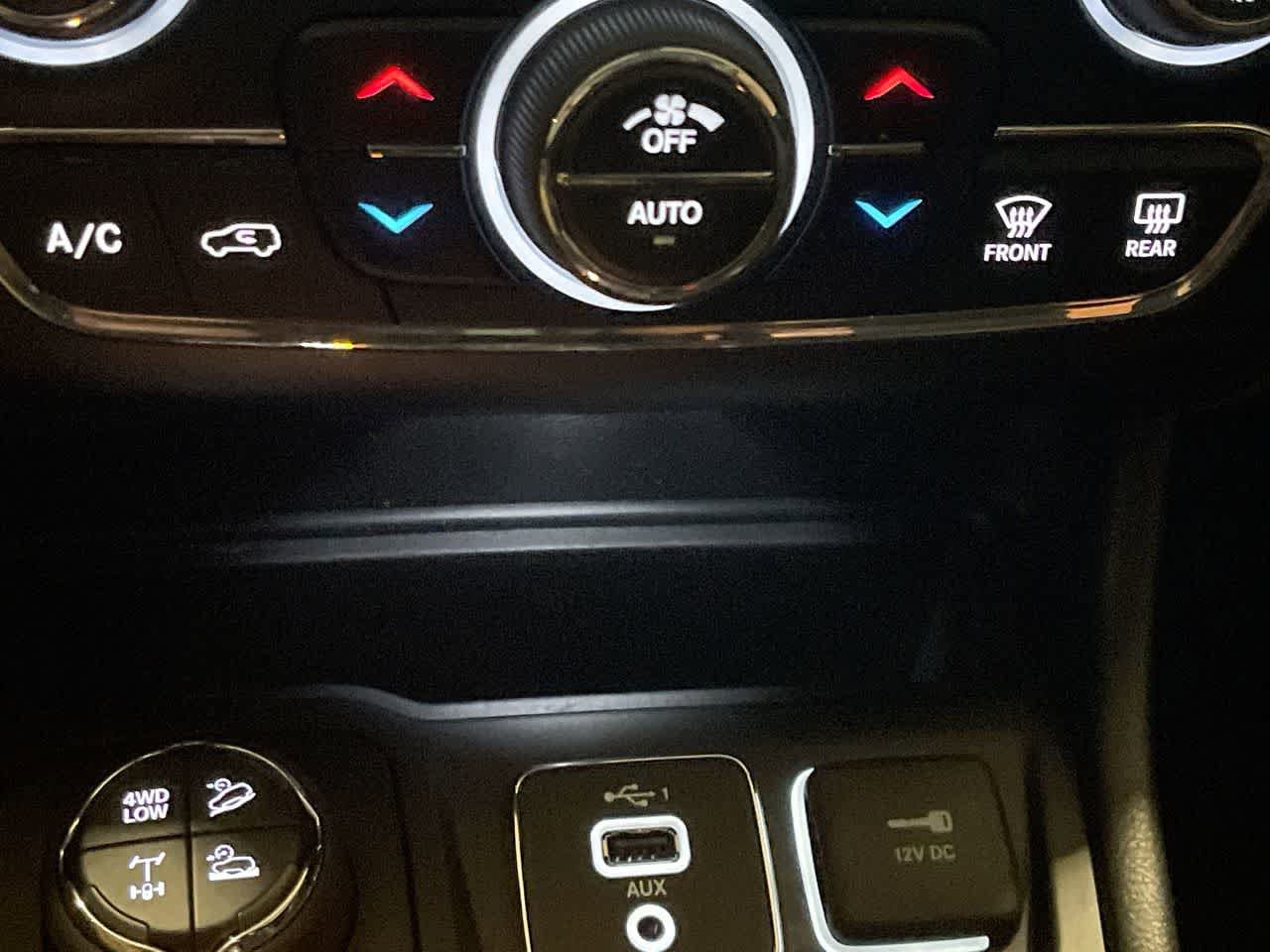 Thumbnail: 2019 Jeep Cherokee - 19