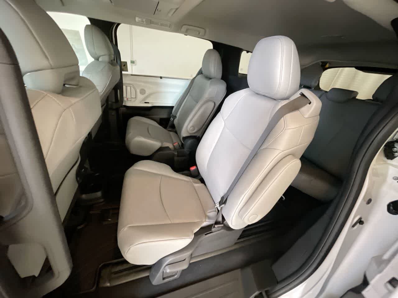 Thumbnail: 2026 Toyota Sienna - 23