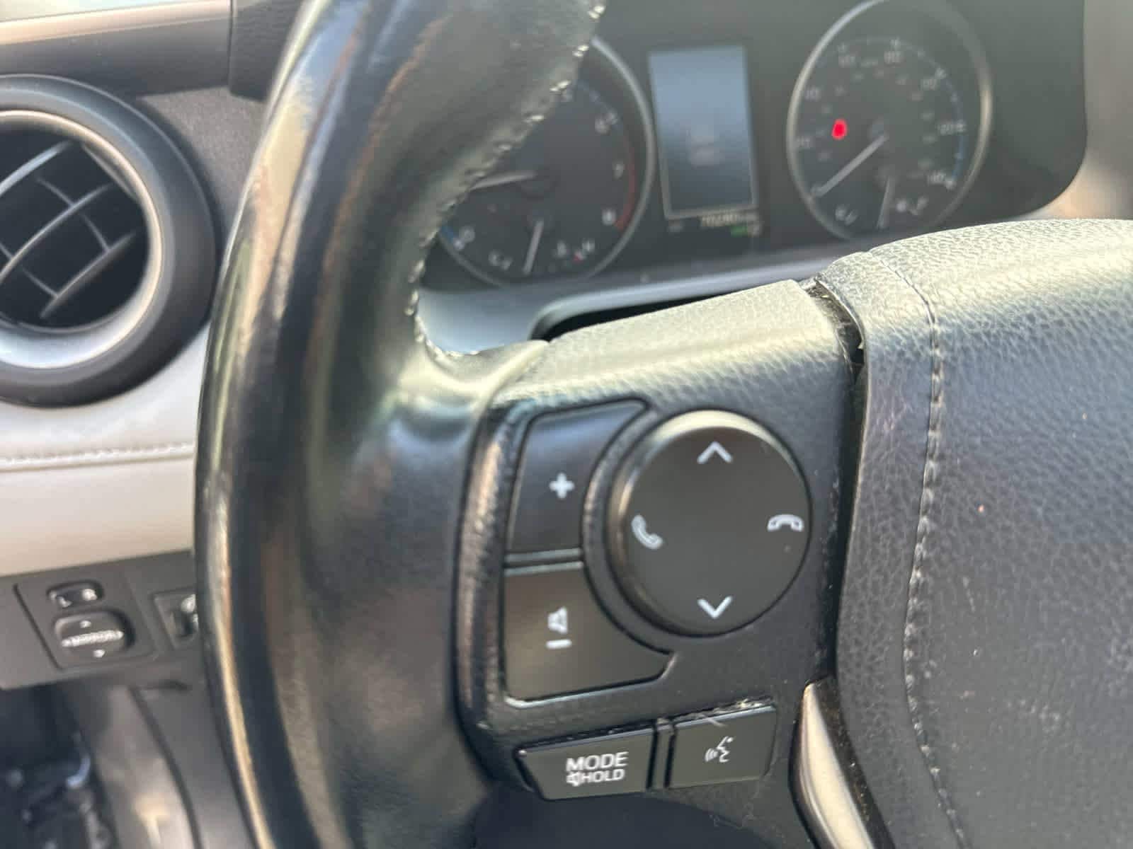 Thumbnail: 2018 Toyota RAV4 - 39