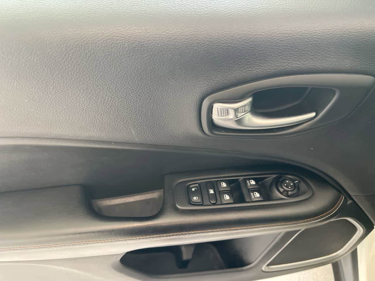 Thumbnail: 2018 Jeep Compass - 13