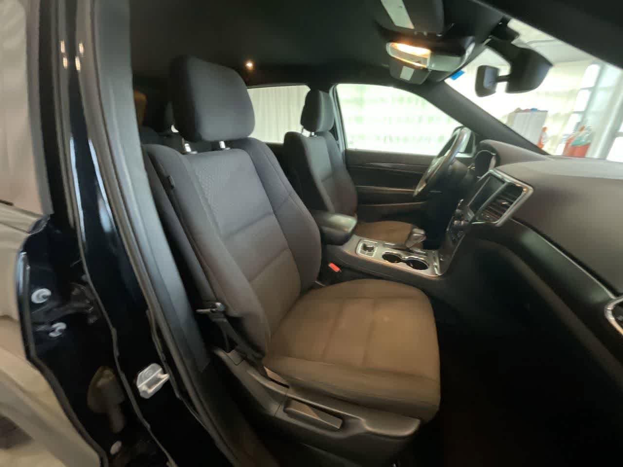 Thumbnail: 2018 Jeep Grand Cherokee - 24